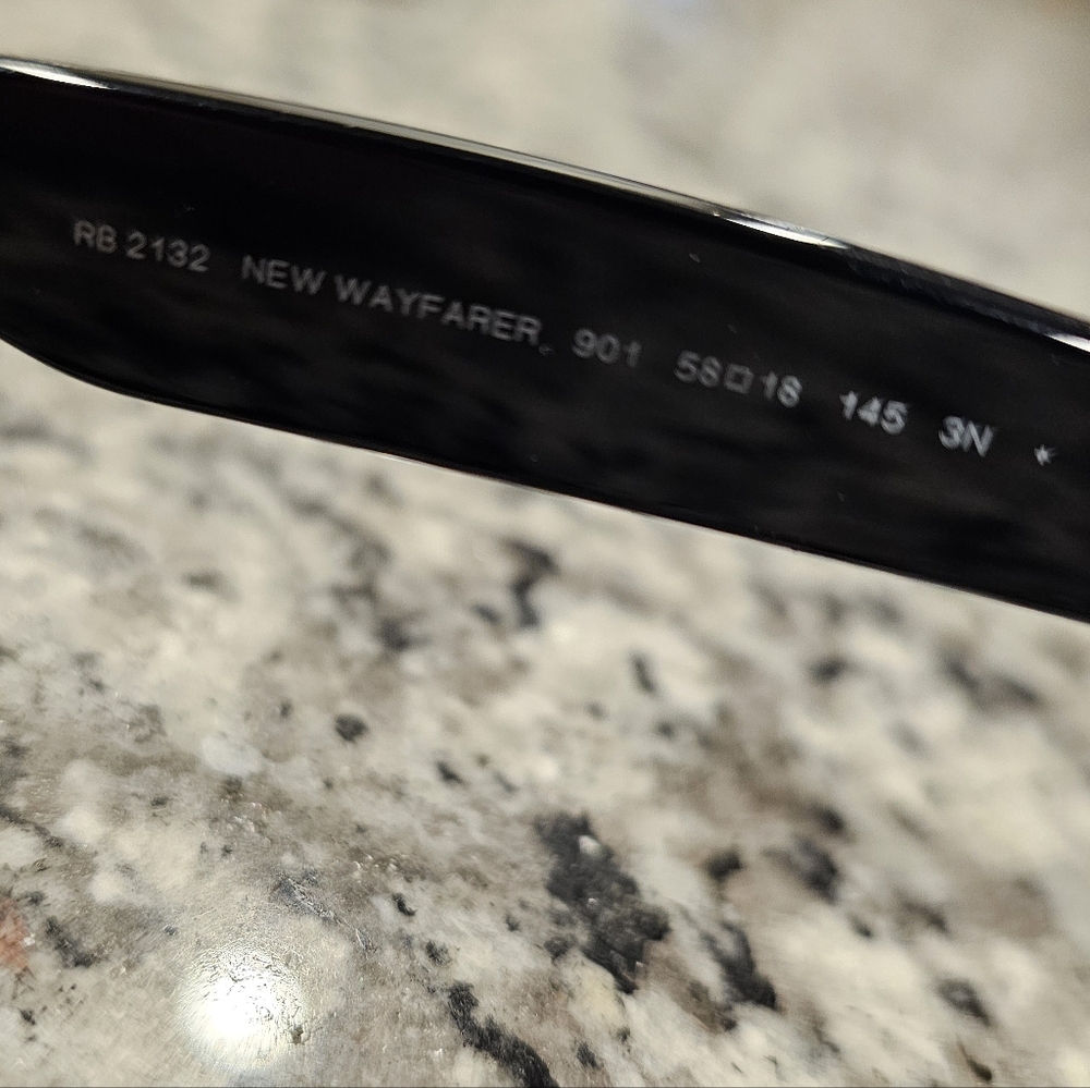 Ray-Ban Wayfarer Classic Sunglasses - Picture 5 of 5